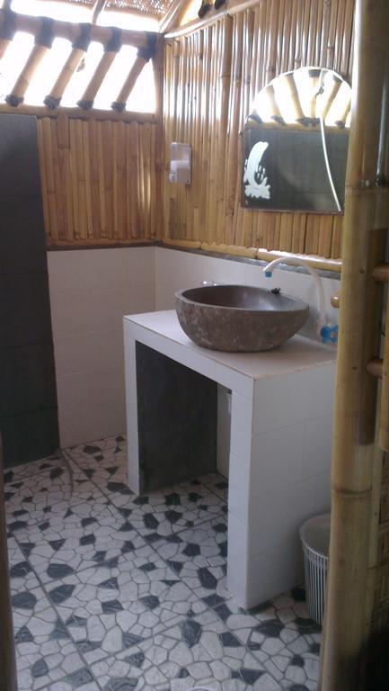 Tua Tua Keladi Bungalows Gili Air Exterior photo