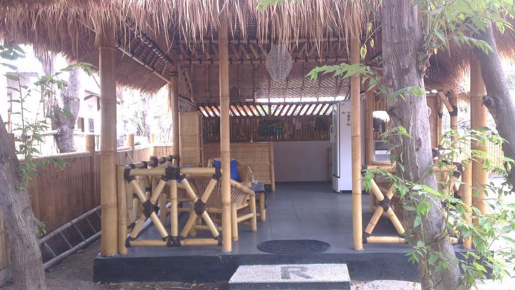 Tua Tua Keladi Bungalows Gili Air Exterior photo