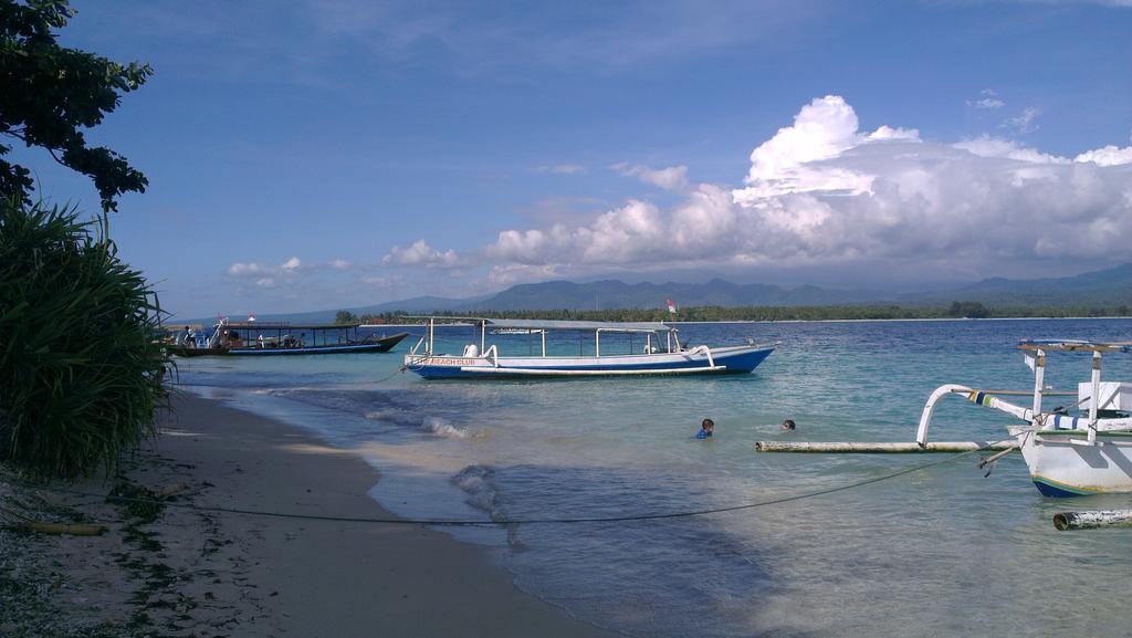Tua Tua Keladi Bungalows Gili Air Exterior photo