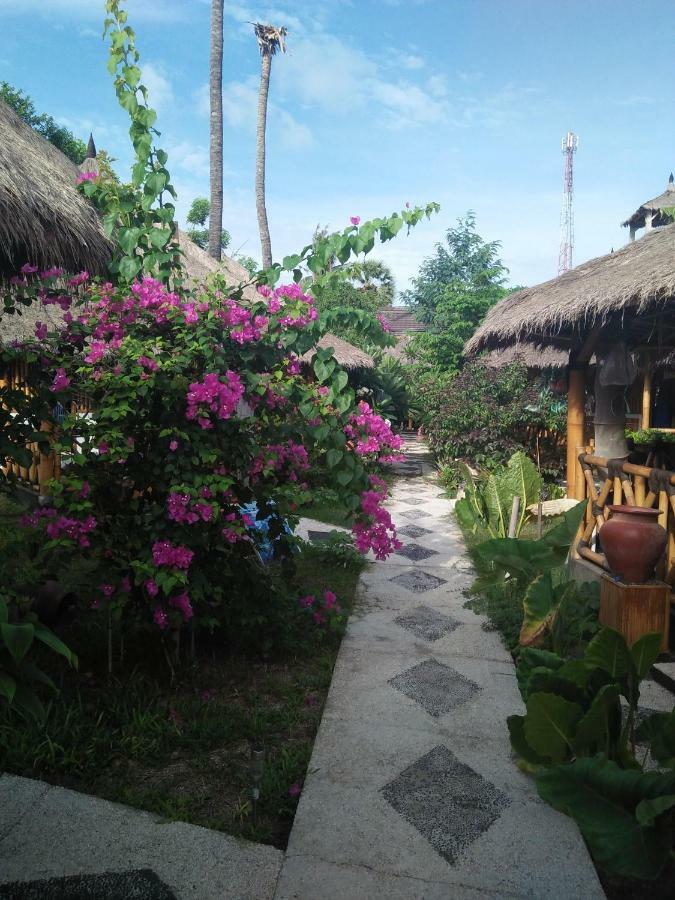 Tua Tua Keladi Bungalows Gili Air Exterior photo