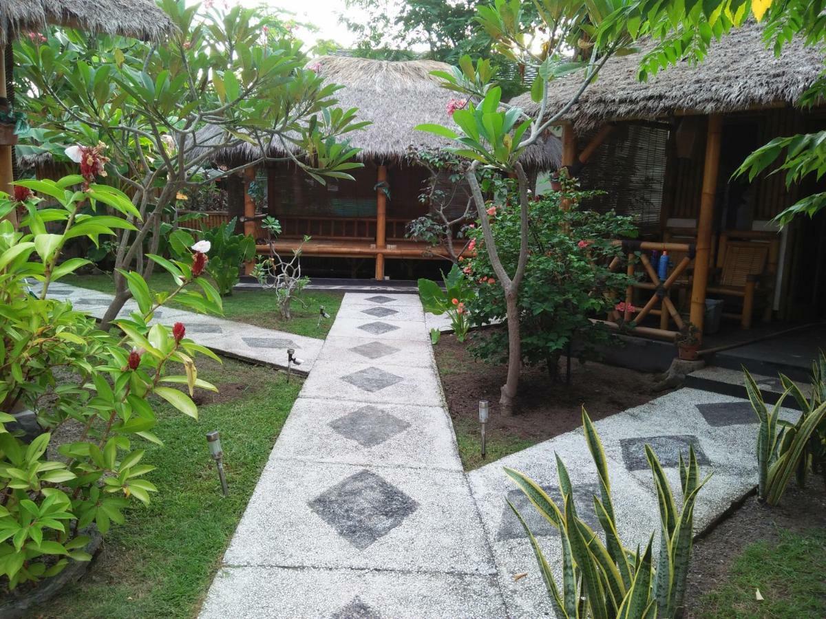 Tua Tua Keladi Bungalows Gili Air Exterior photo